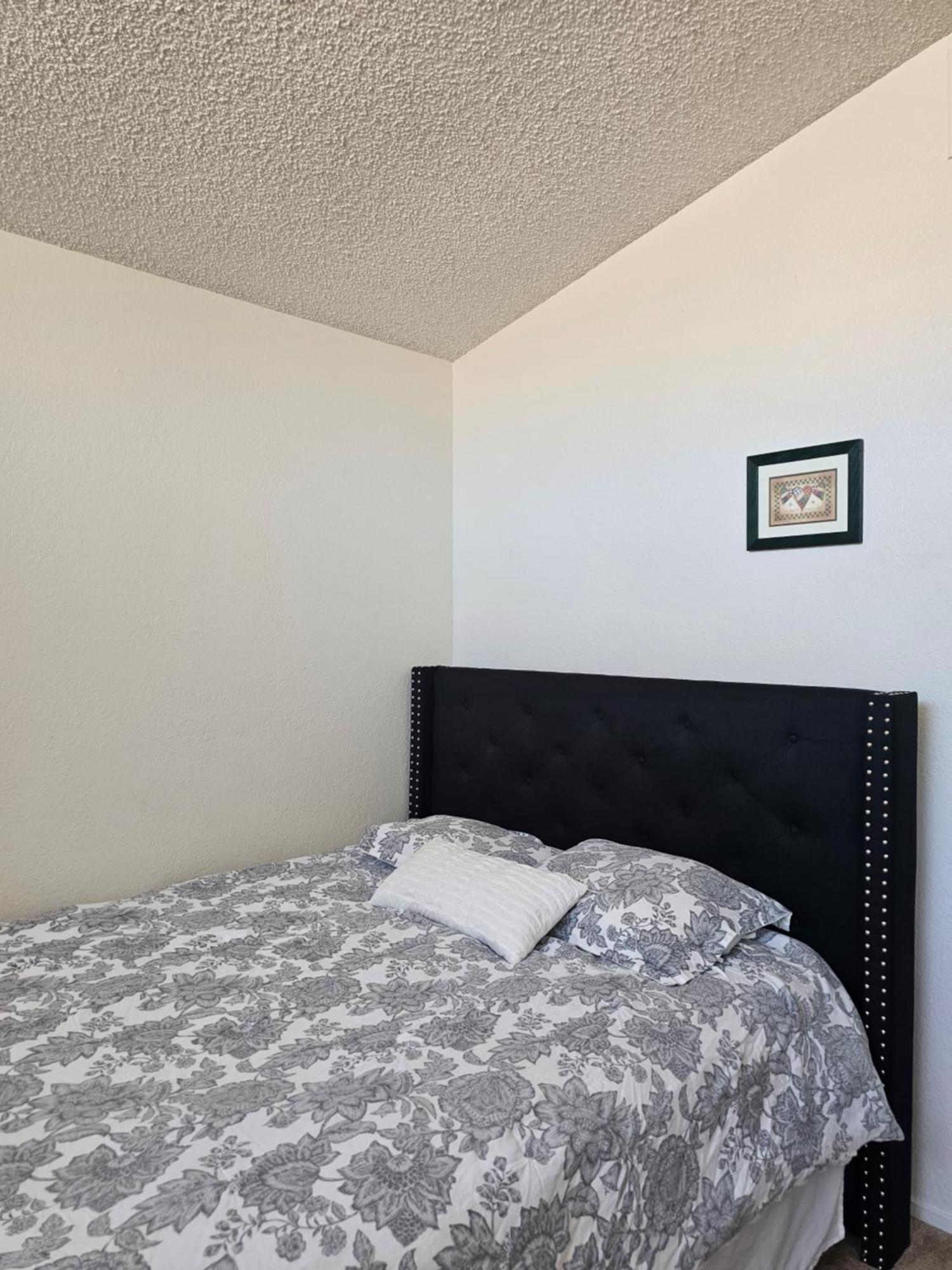 Nice Private Room In A House Close To Red Rock & Las Vegas Strip Exterior photo